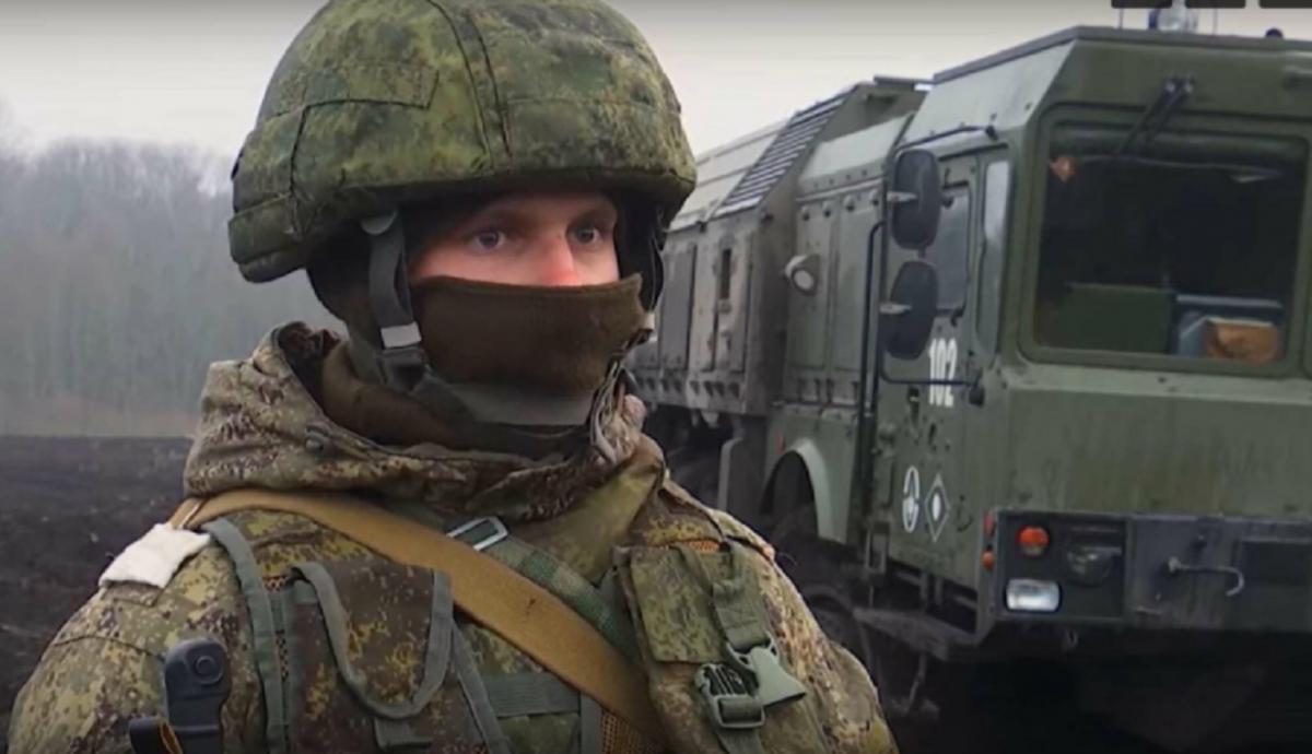 Спецназ ДНР забрасывает националистов на "Азовстали" необычными боеприпасами
